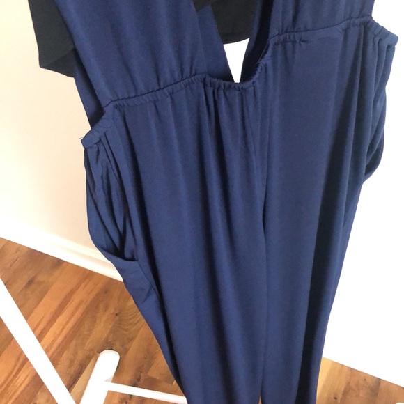 BCBGeneration jumpsuit in navy & black. SMALL - Picture 6 of 8